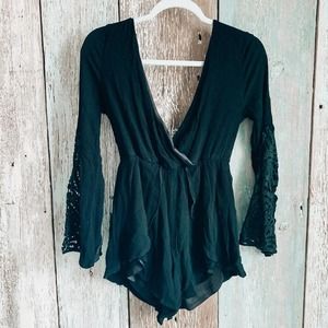 Dee Elle Lace Bell Sleeve Romper Black Small